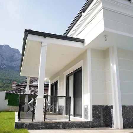 Zegin Villari Βίλα *